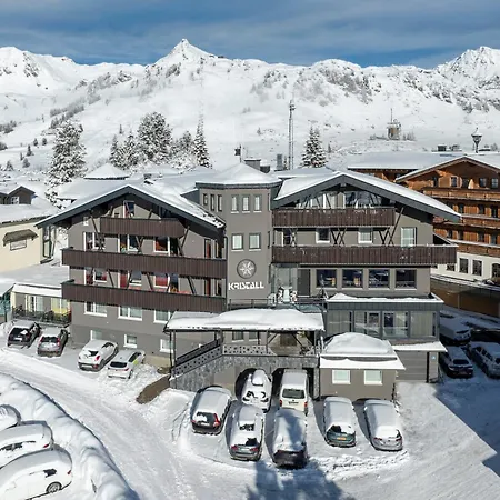 Kristall Hotel 4*